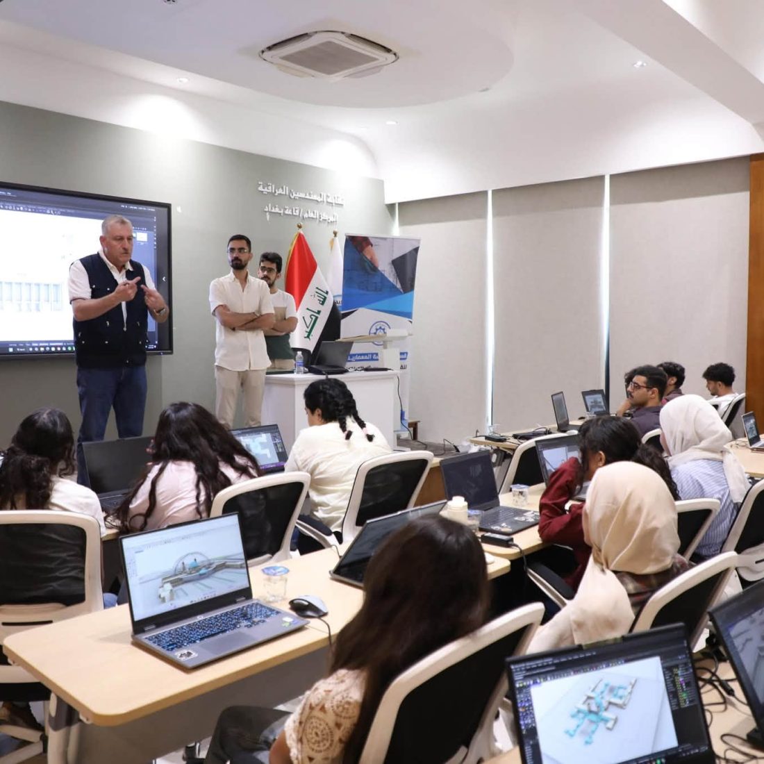 قسم الهندسة المعمارية يختتم دورة النمذجة ثلاثية الأبعاد باستخدام Rhino